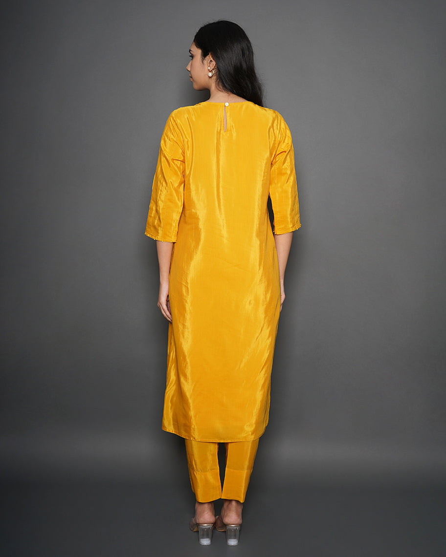 Bumble Bee Solid Summer Silk Kurta Set